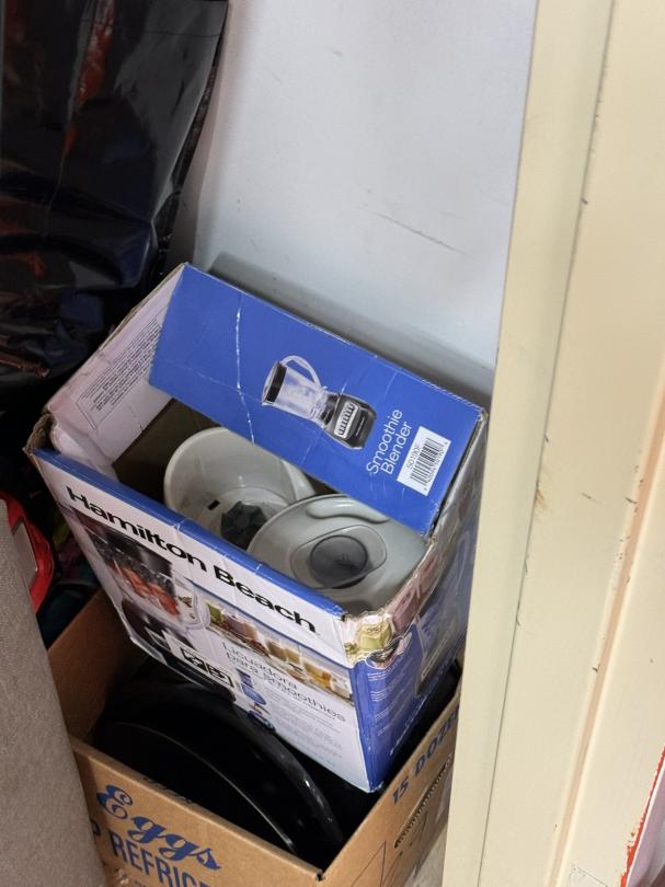 Storage Unit Auction in Niagara Falls , NY at UHaul of Niagara Falls ends on 9th April, 2024 8